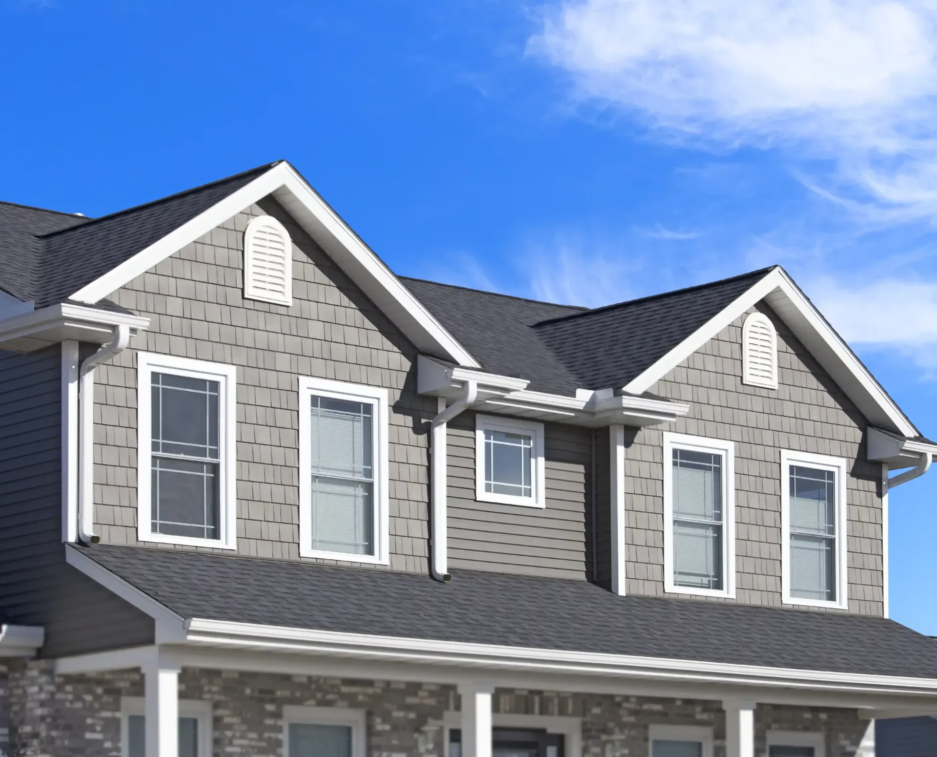 Paramount Builders vinyl siding installation — preservation siding on East Coast home